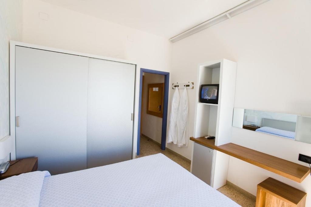 Double or Twin Room Sea View,27552026:JPEG