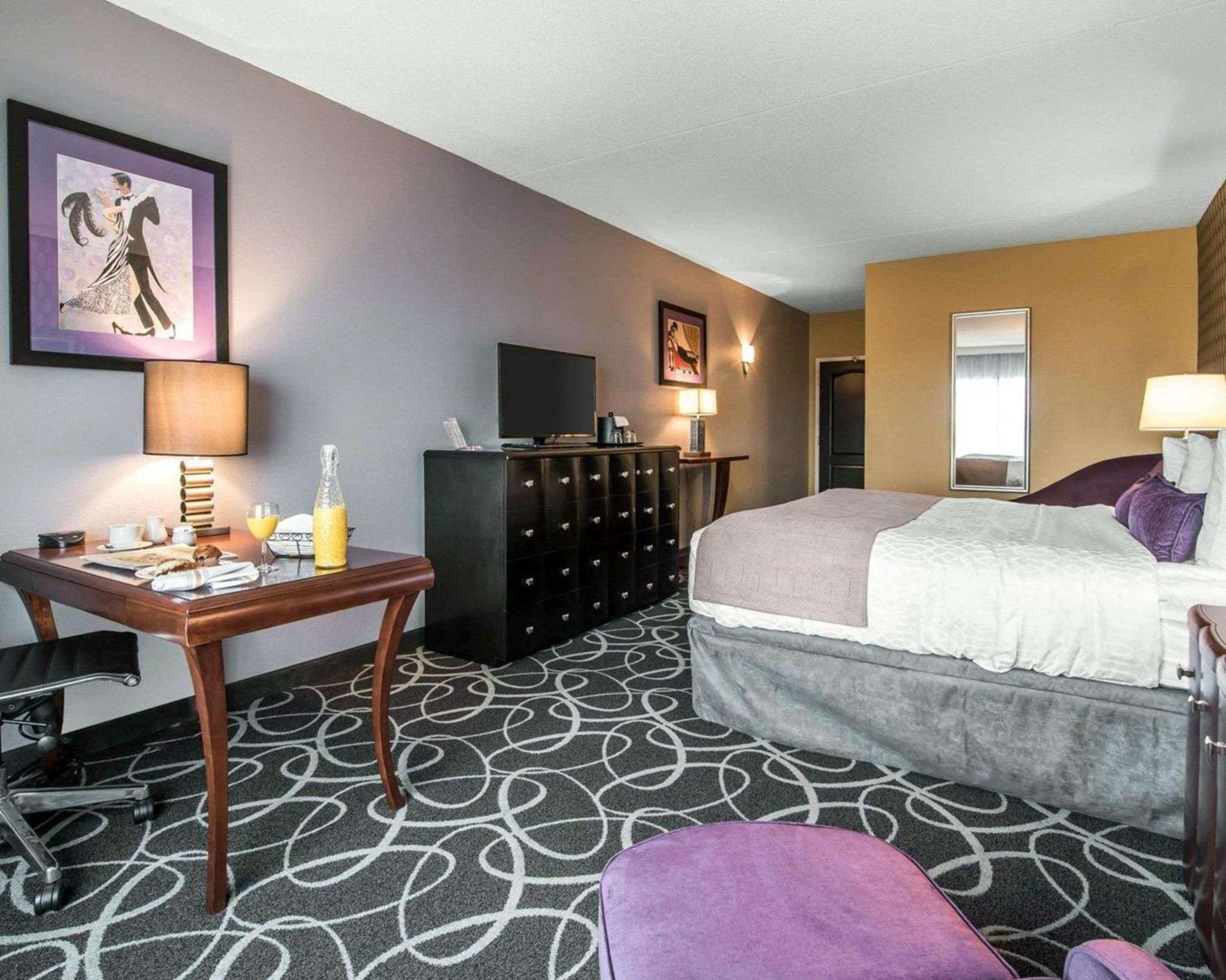 Deluxe Room with One King Bed