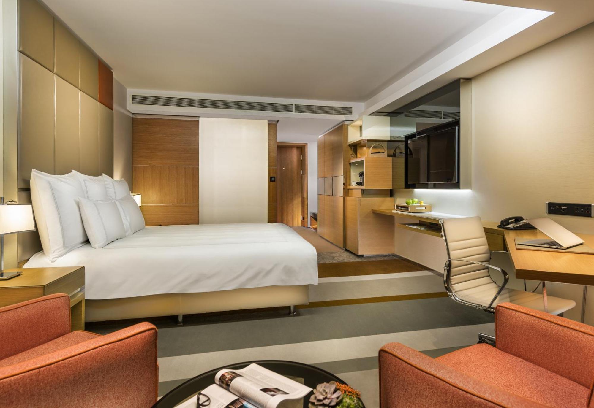 Habitación Swiss Advantage con cama extragrande y vistas al jardín