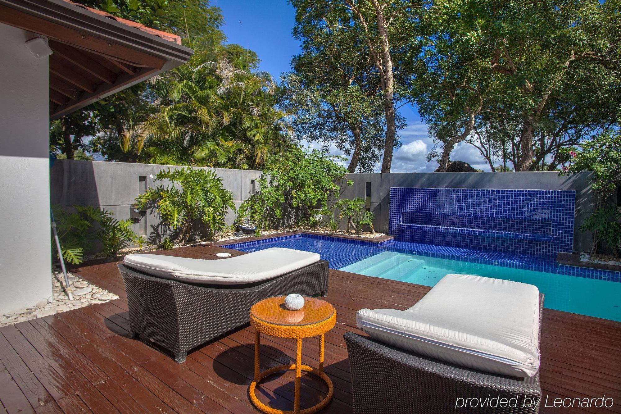 Garden Three-Bedroom Villa Golf Cart,382765873:JPEG