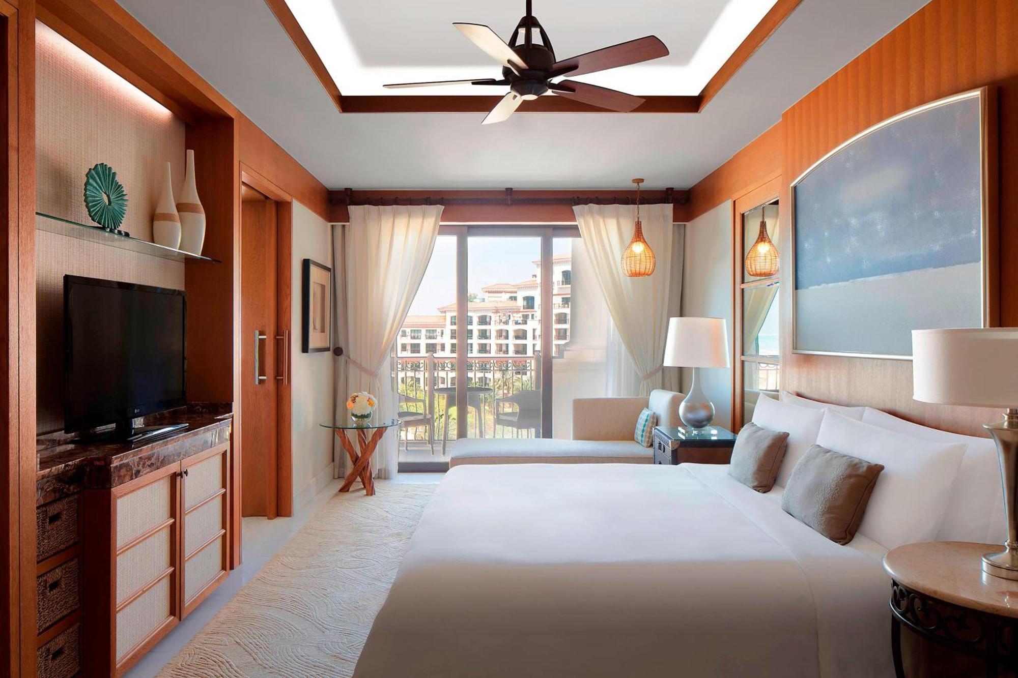 Quarto Superior com 1 Cama King-size, Sofá-cama e Varanda