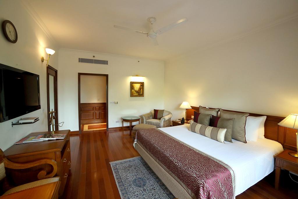 Executive Suite with 10% on food and beverages | 15% off on spa and salon services