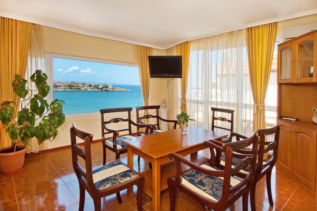 One-Bedroom Apartment Sea View