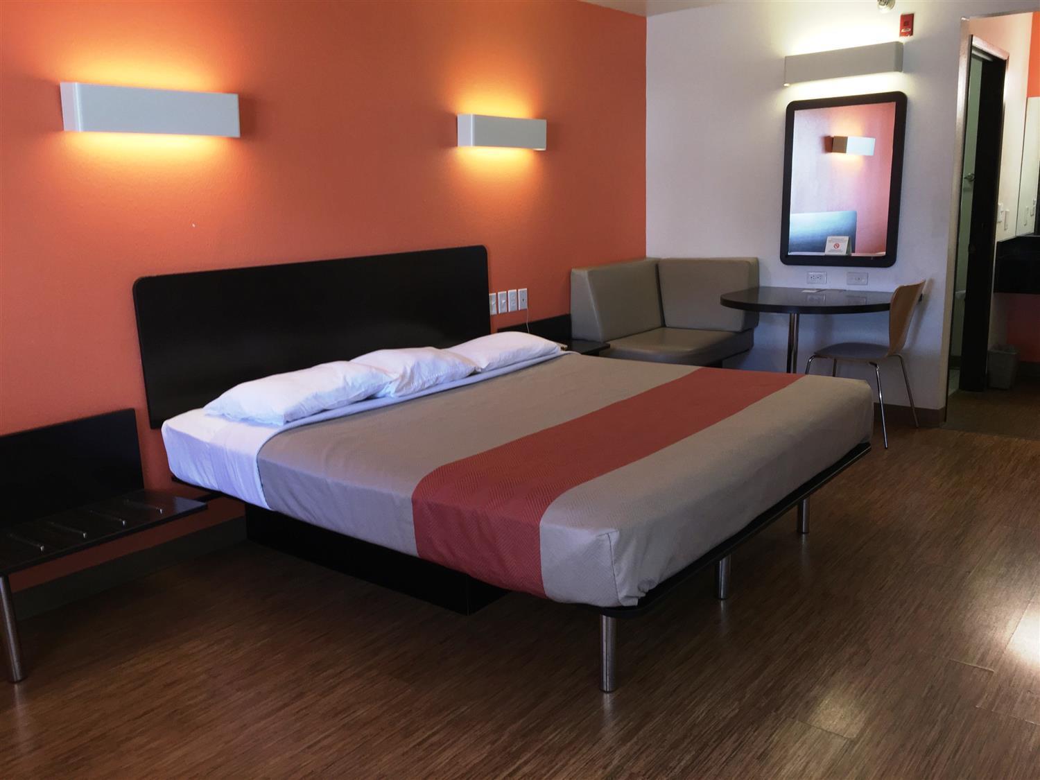 King Room - Non-Smoking