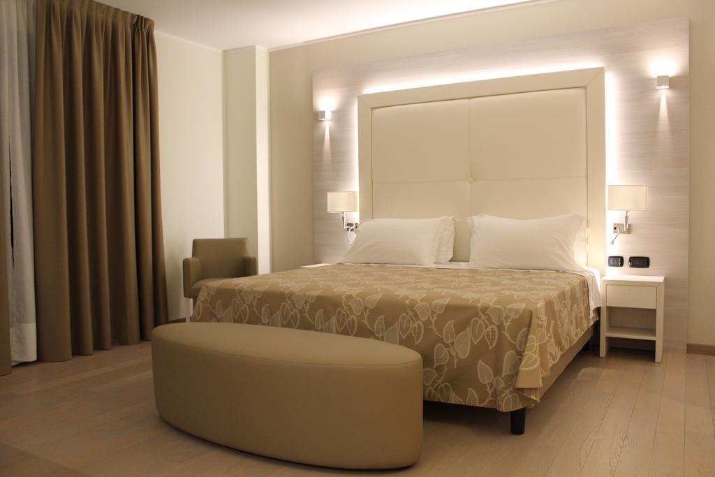 Two-Bedroom Apartment,339890617:JPEG