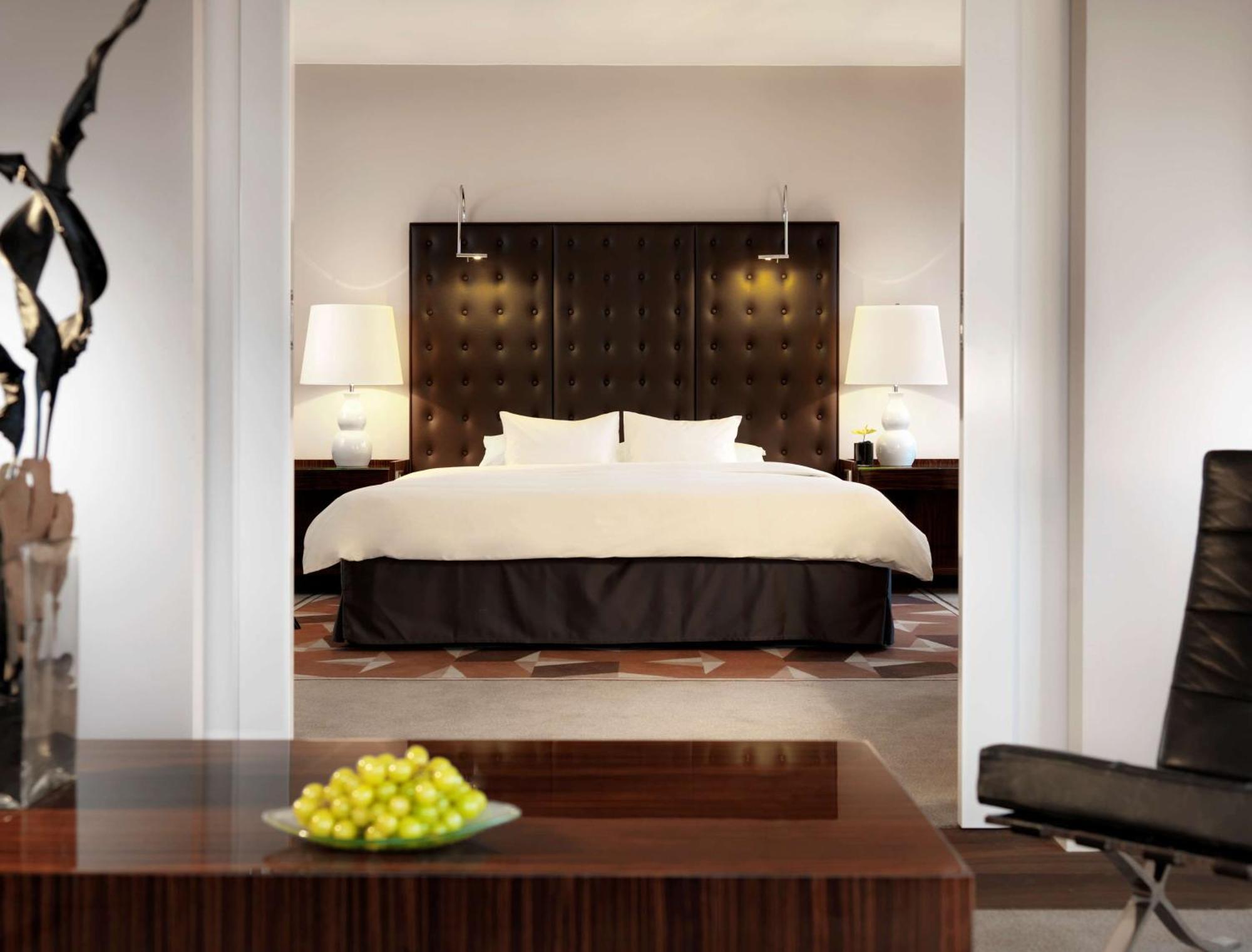 King Suite,943146022:JPEG