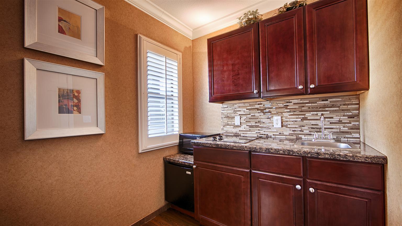 King Suite with Jetted Tub - Non-Smoking