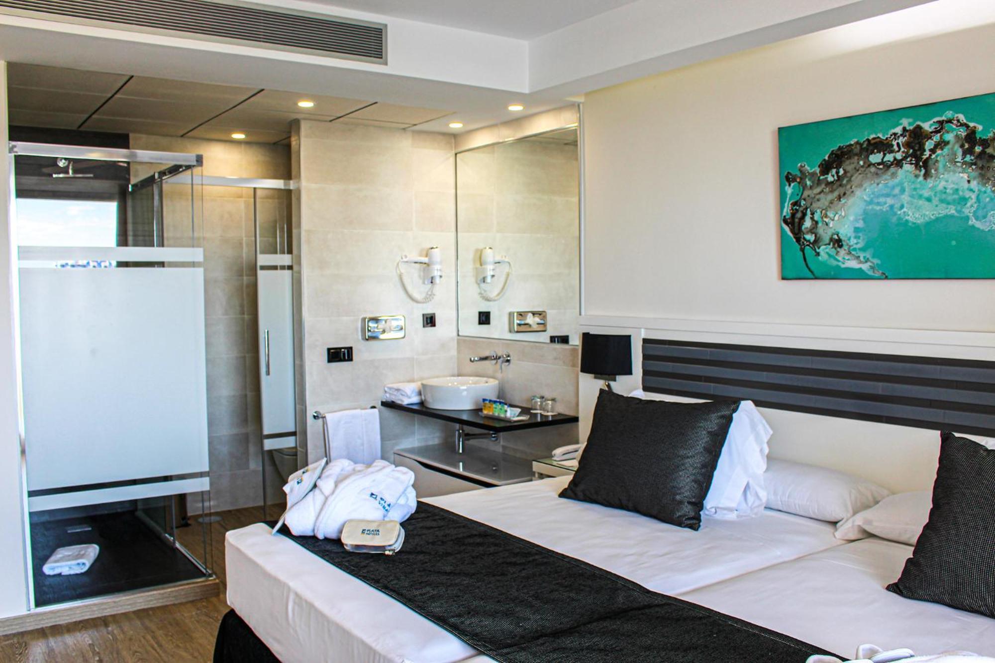 Chambre Double Supérieure (2 Adultes + 2 Enfants)