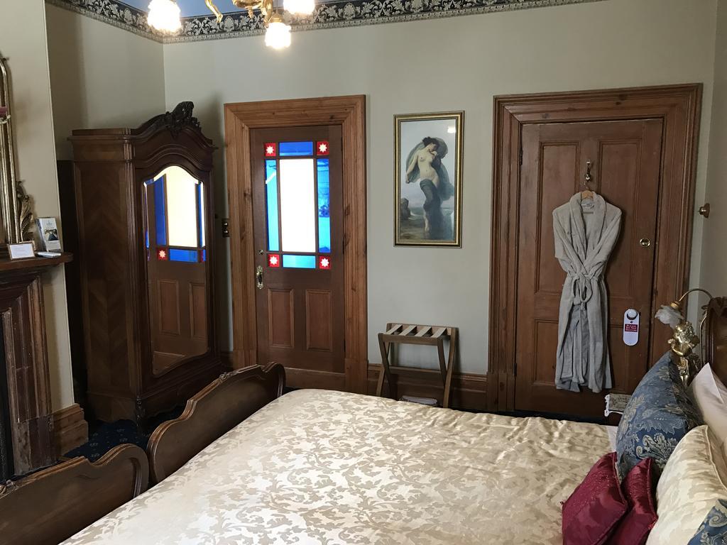 Upstairs Victorian Lemon Room King Bed