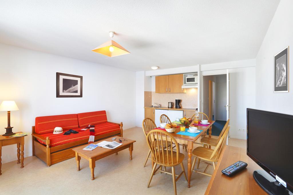 One-Bedroom Apartment,396178263:JPEG