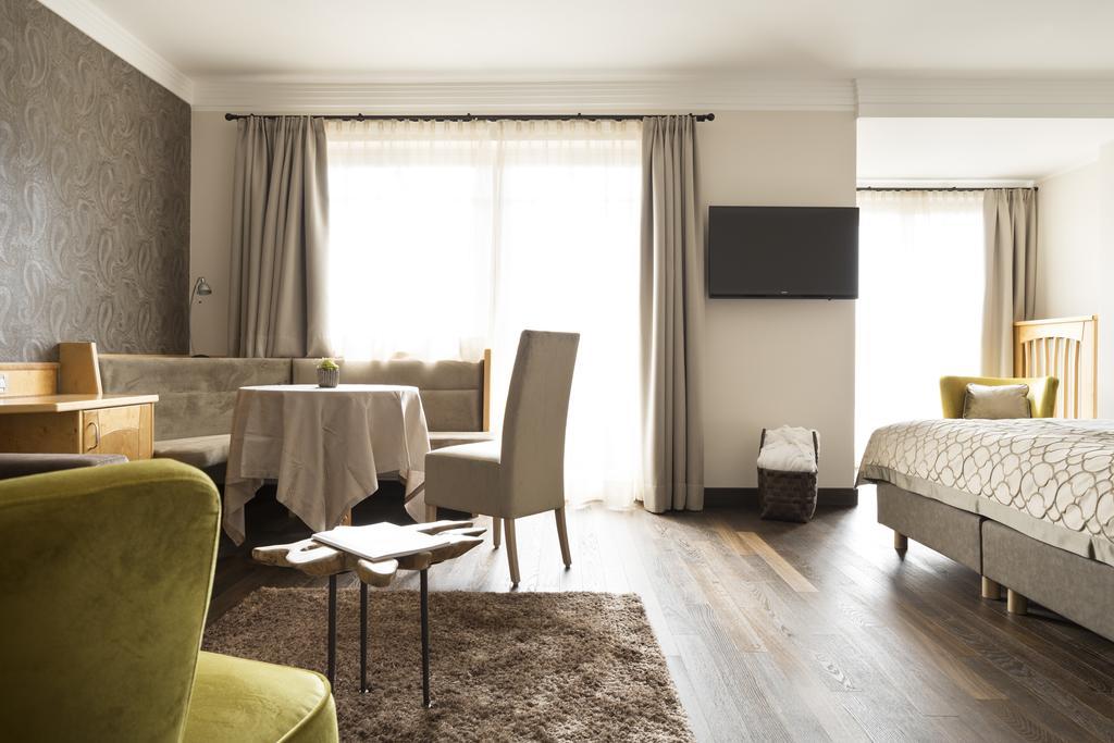 Standard Suite,398258637:JPEG