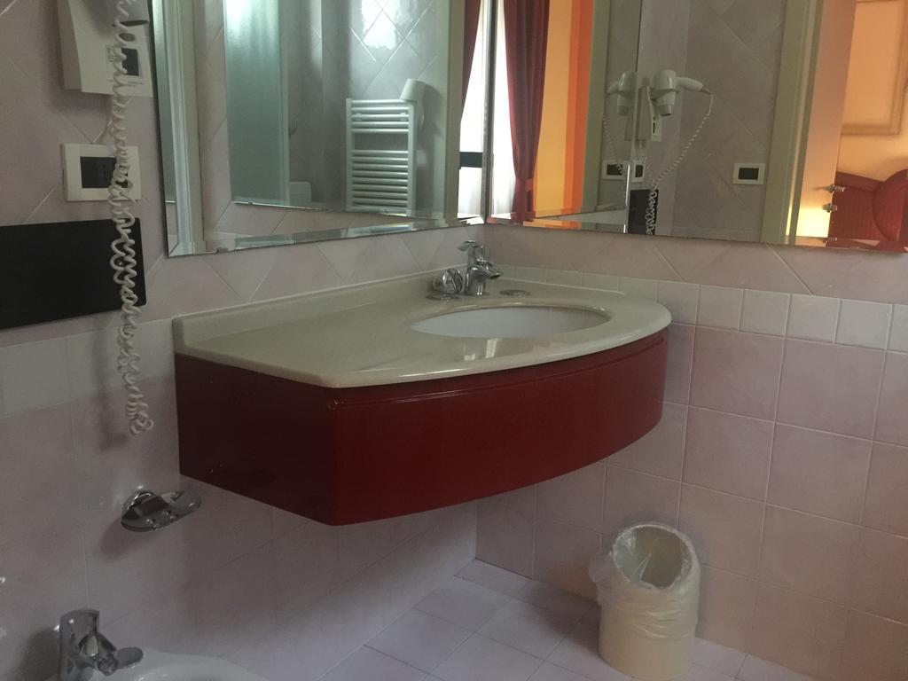 Standard Double Room,402704115:JPEG