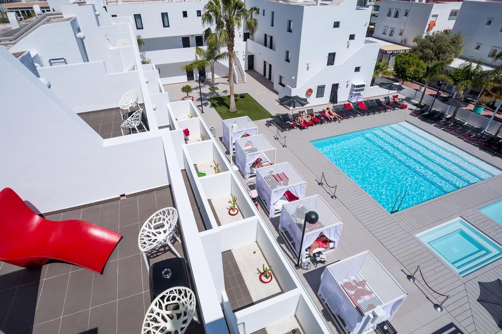 Suite de Luxe avec Vue sur la Piscine