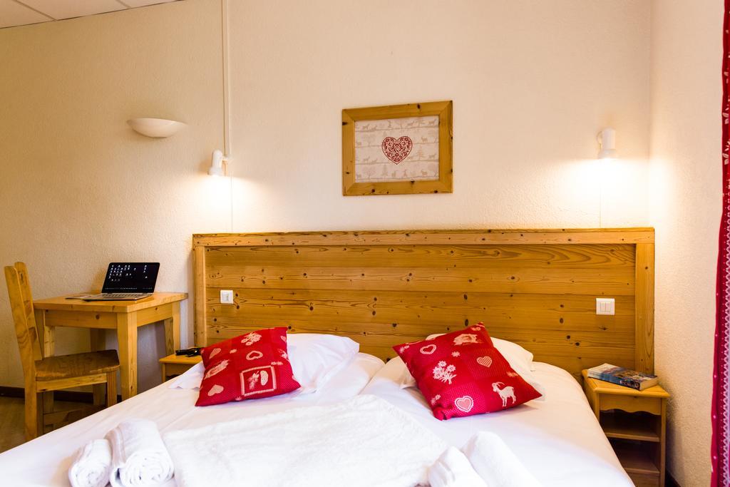 Chambre Triple (2 Adultes & 1 Enfant)