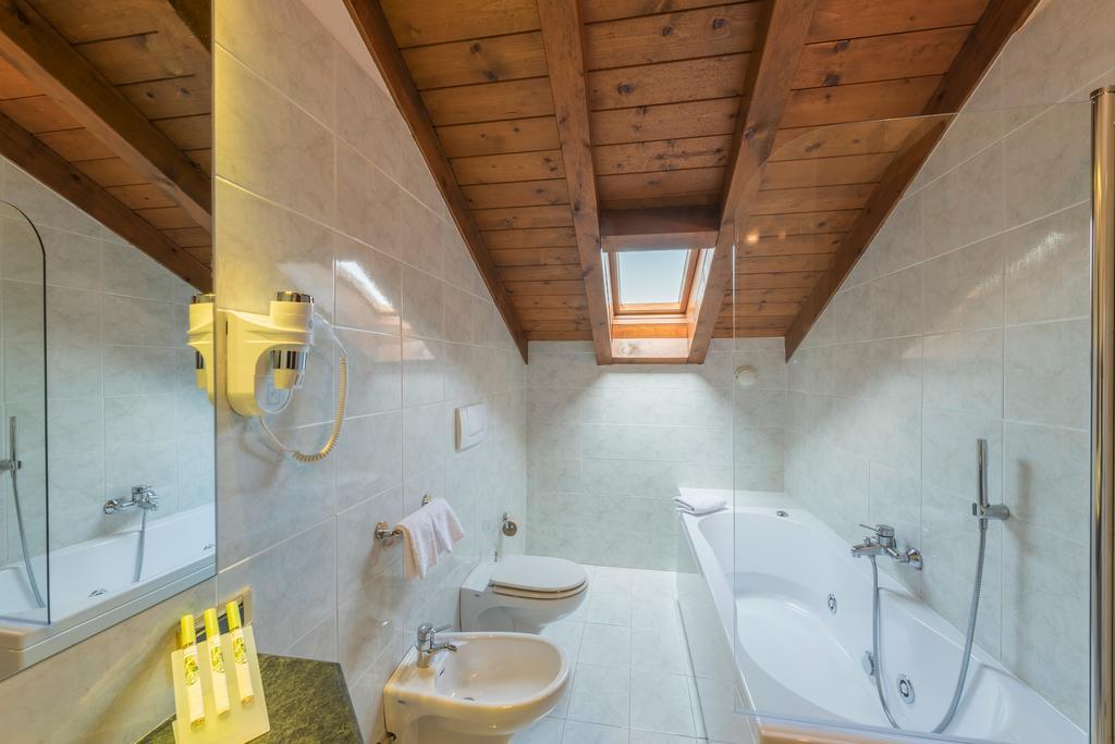 Attic Double Room,1110993984:JPEG