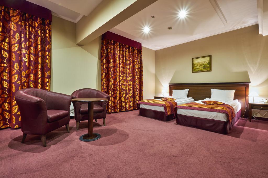 Twin Room Pool Access