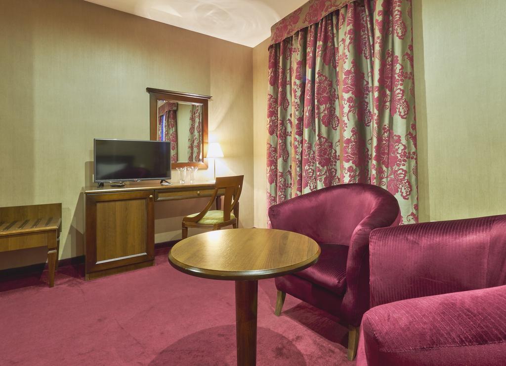 Twin Room Pool Access