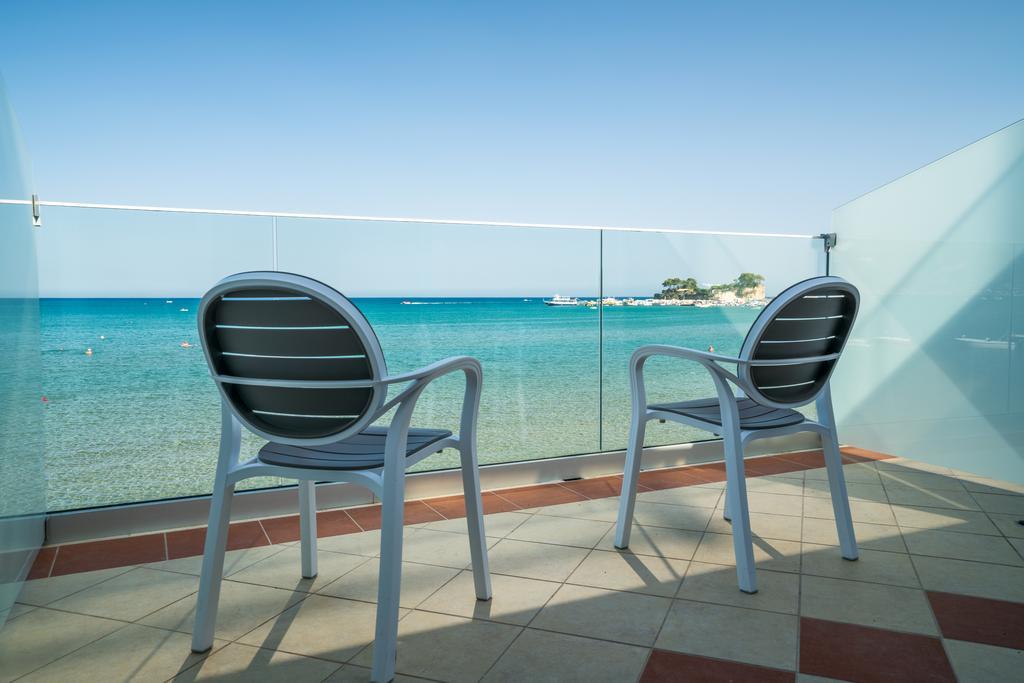 Deluxe tweepersoonskamer met balkon en uitzicht op zee