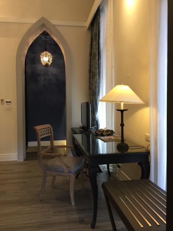 Courtyard room