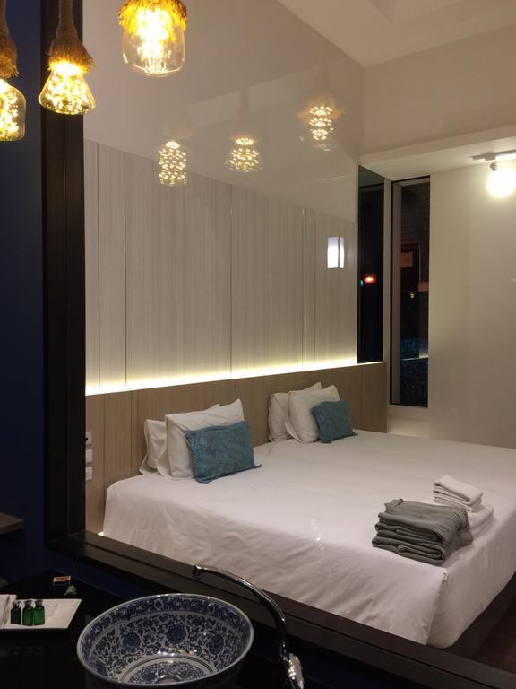 Courtyard room