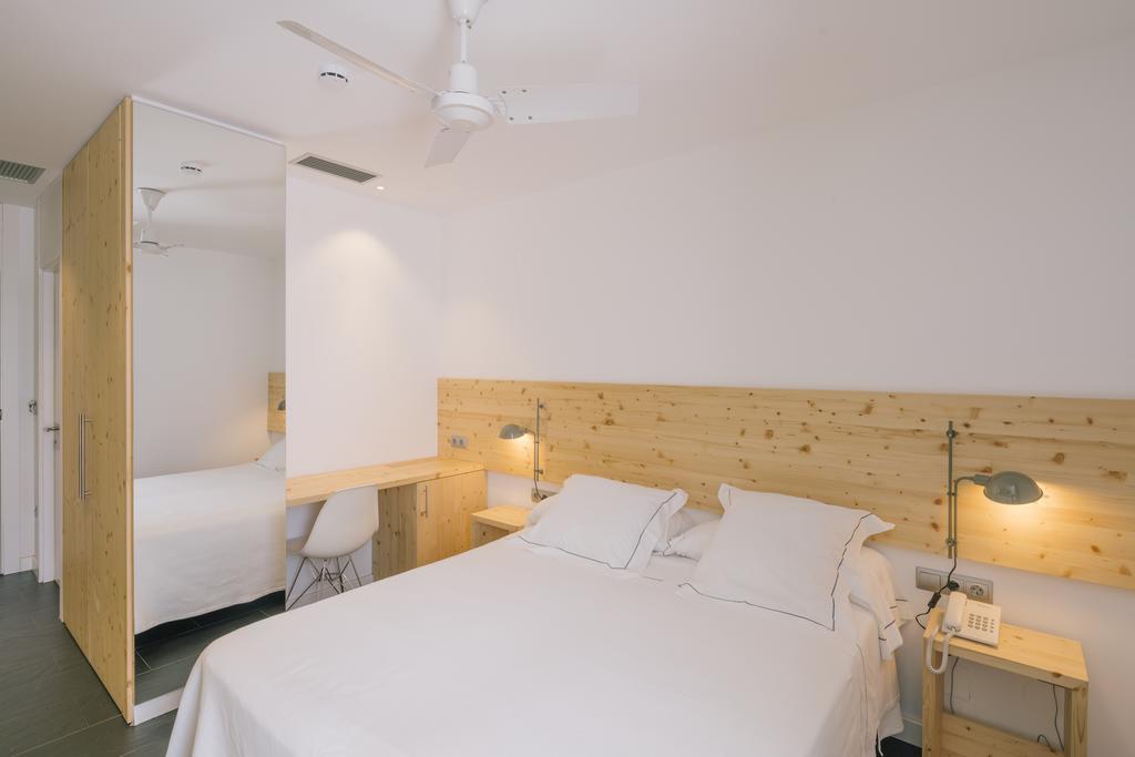 Small Double or Twin Room,1223974207:JPEG