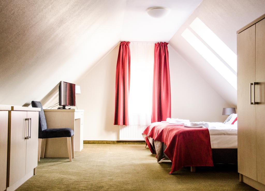 Doppel- oder Zweibettzimmer
