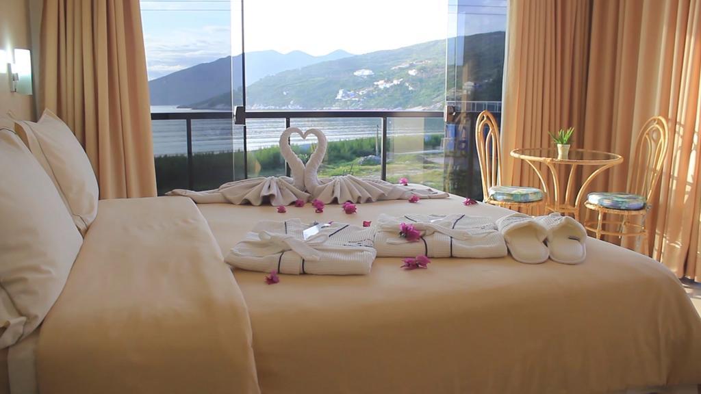Quarto com Cama de Casal ou 2 Camas de Solteiro e Vista do Mar