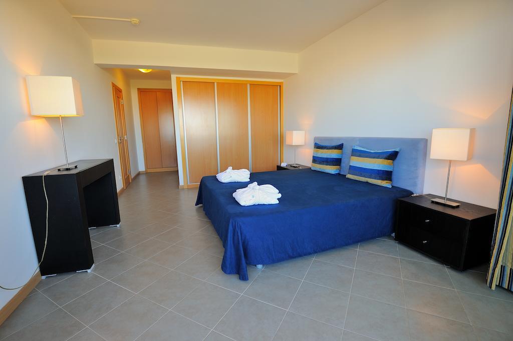 Apartamento com 2 Quartos e Varanda