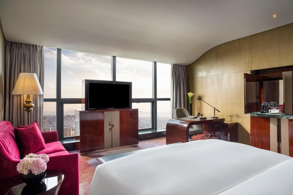 Superior King Room with Club Access