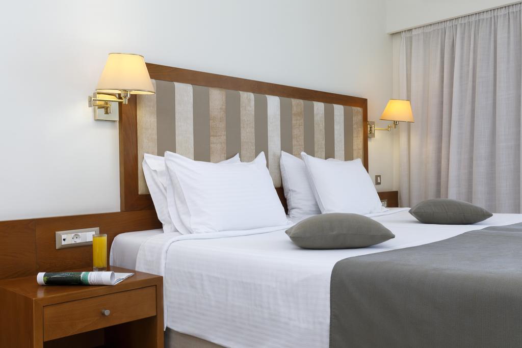 Tweepersoonskamer met Queensize Bed en Uitzicht op Stad - Rookvrij