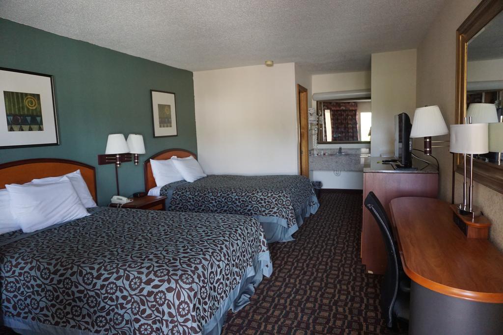 Double Room with Two Double Beds - Smoking