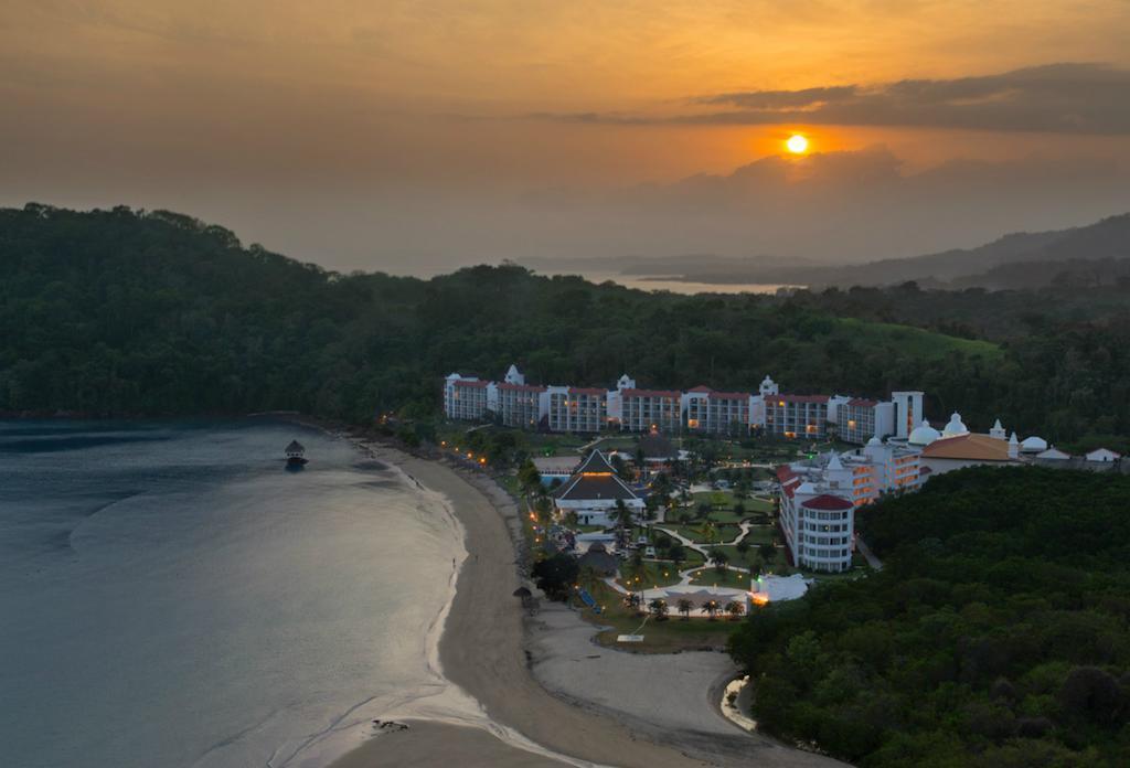 Doble Deluxe con vistas parciales al mar