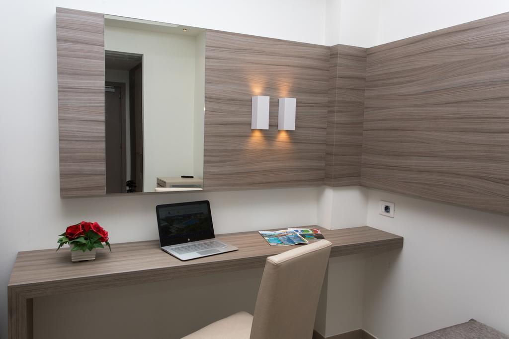 Superior Single Room,463427469:JPEG