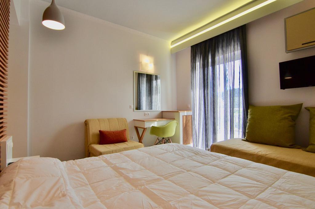 Chambre Double ou Lits Jumeaux - Vue sur Piscine