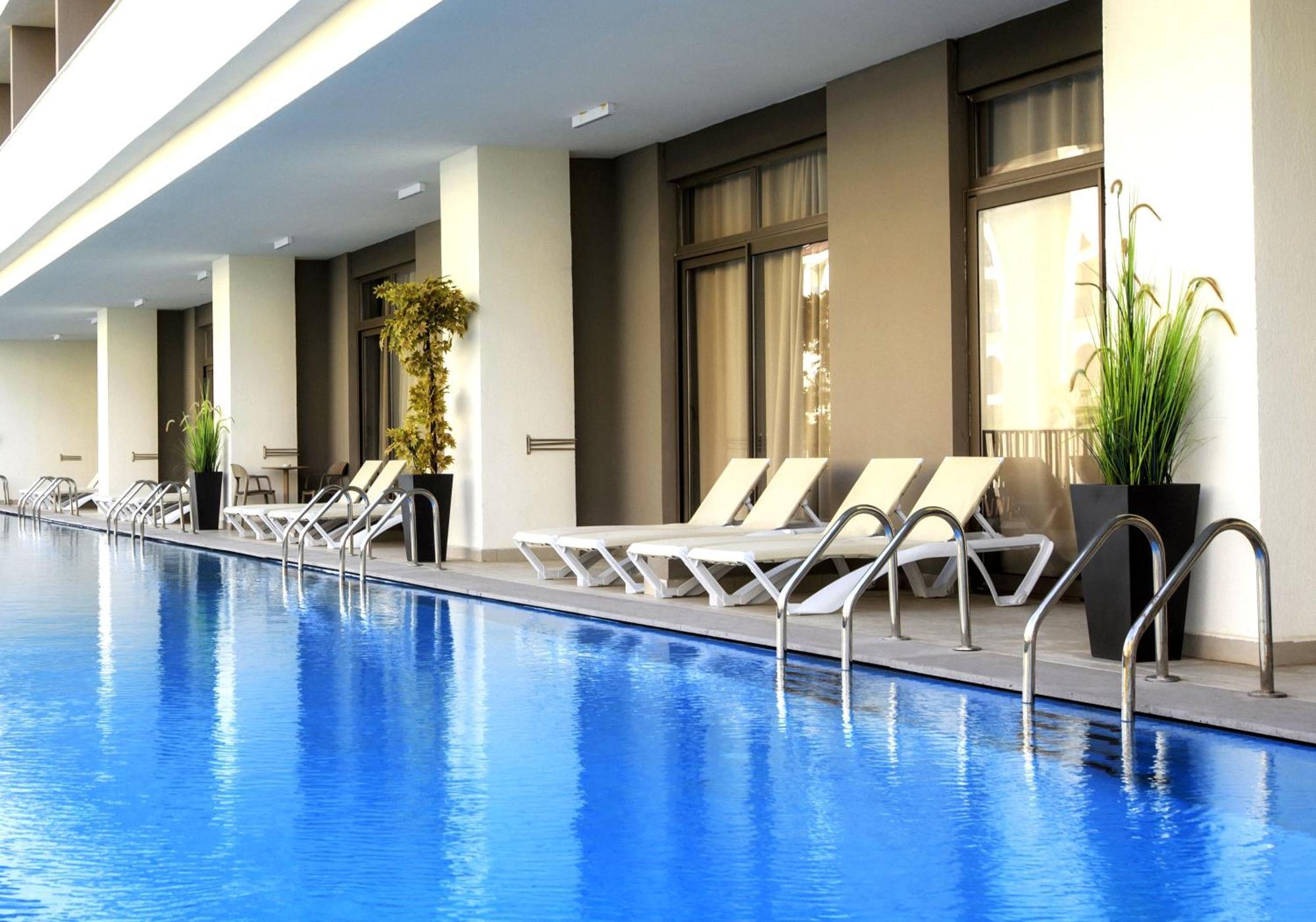 Deluxe Swim-Up Room