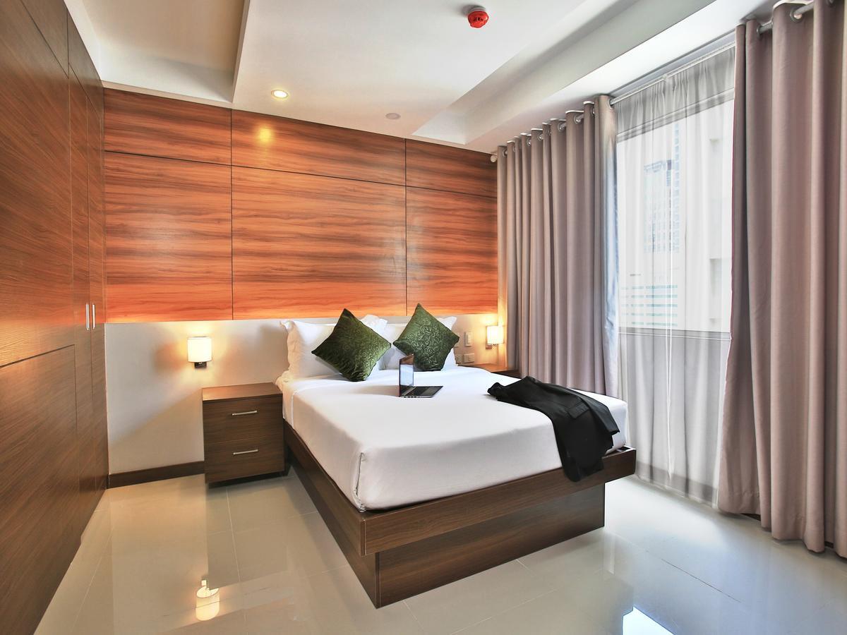 Premier Queen Room