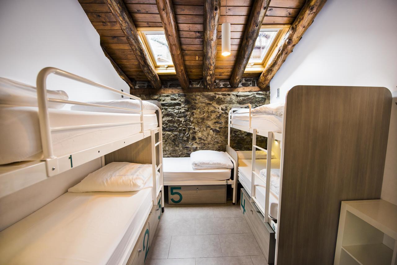 Cama Individual en dormitorio compartido de 6 camas