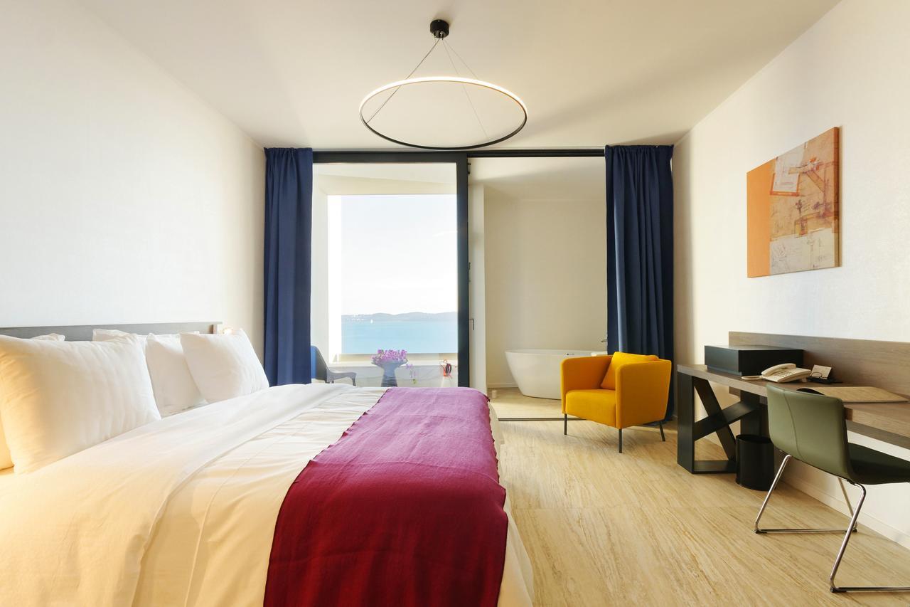 Chambre Double ou Lits Jumeaux Supérieure Plus avec Balcon - Vue sur Mer