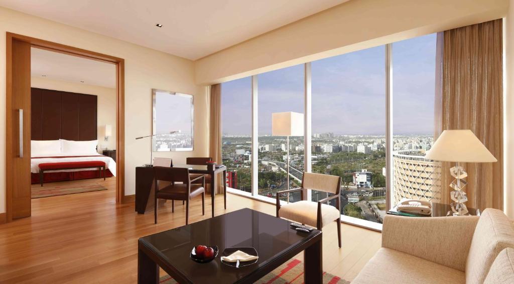 Executive Suite with  one way airport transfer & Club Lounge Access
