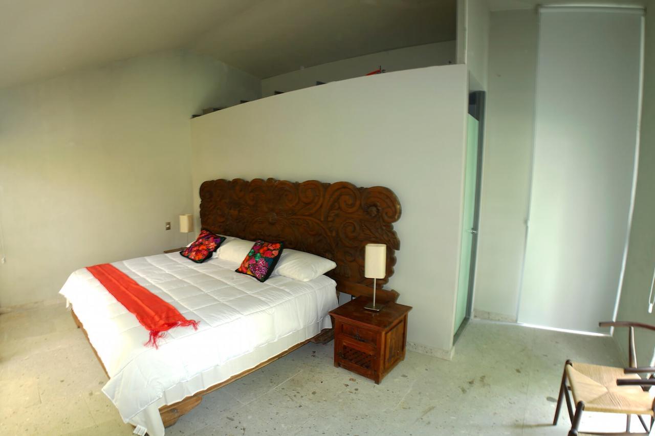 Habitación con vistas al jardín y a la piscina
