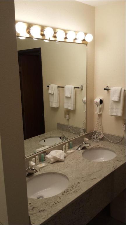 Deluxe Suite with Lake View