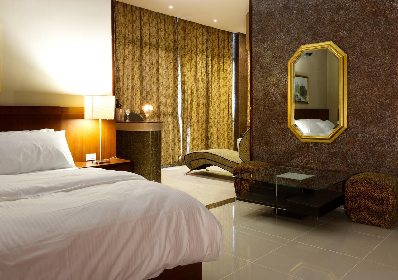 King Suite Spa Bath