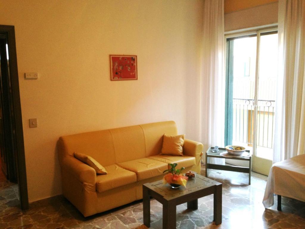 Two-Bedroom Apartment,61026064:JPEG