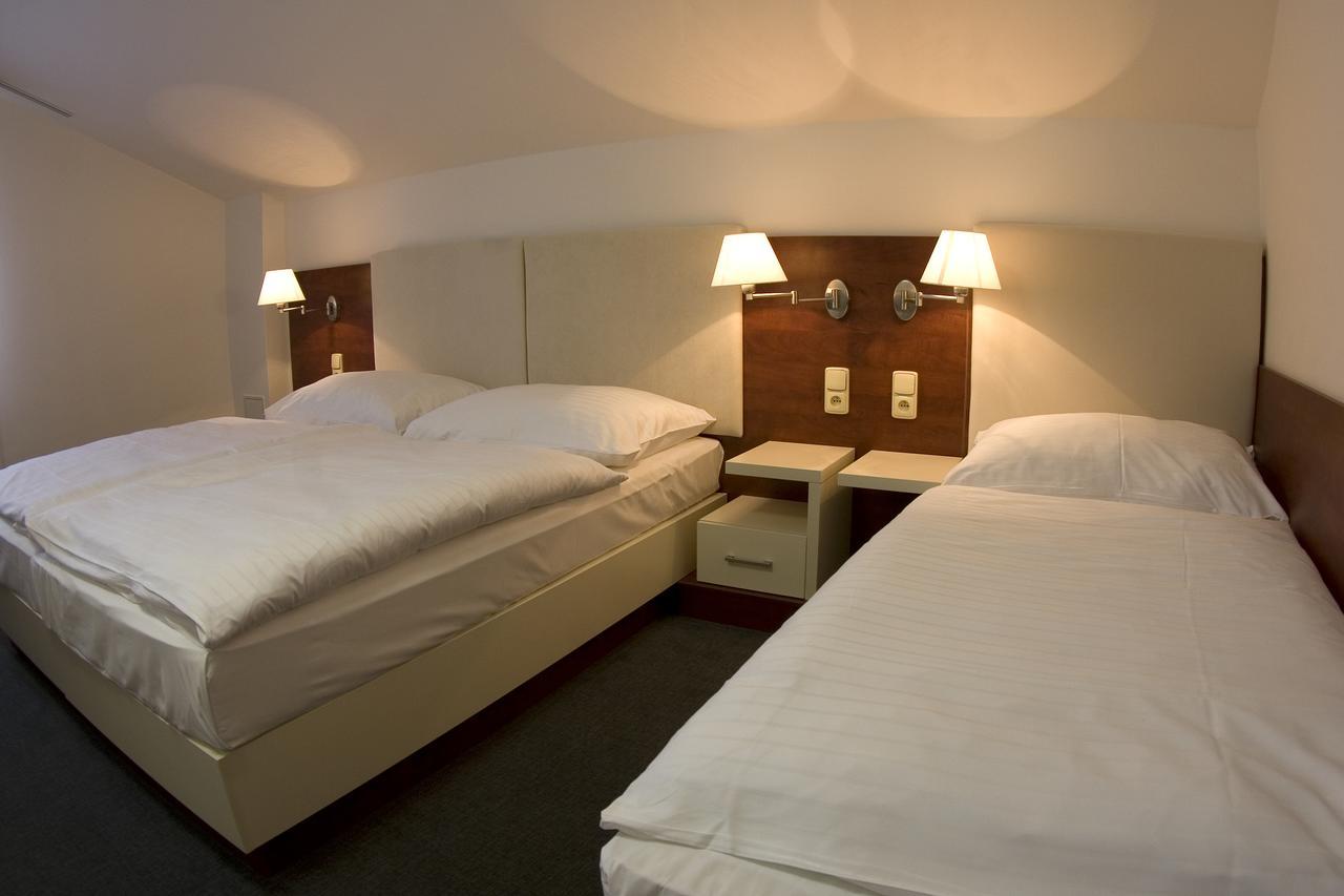 Dreibettzimmer mit Balkon
