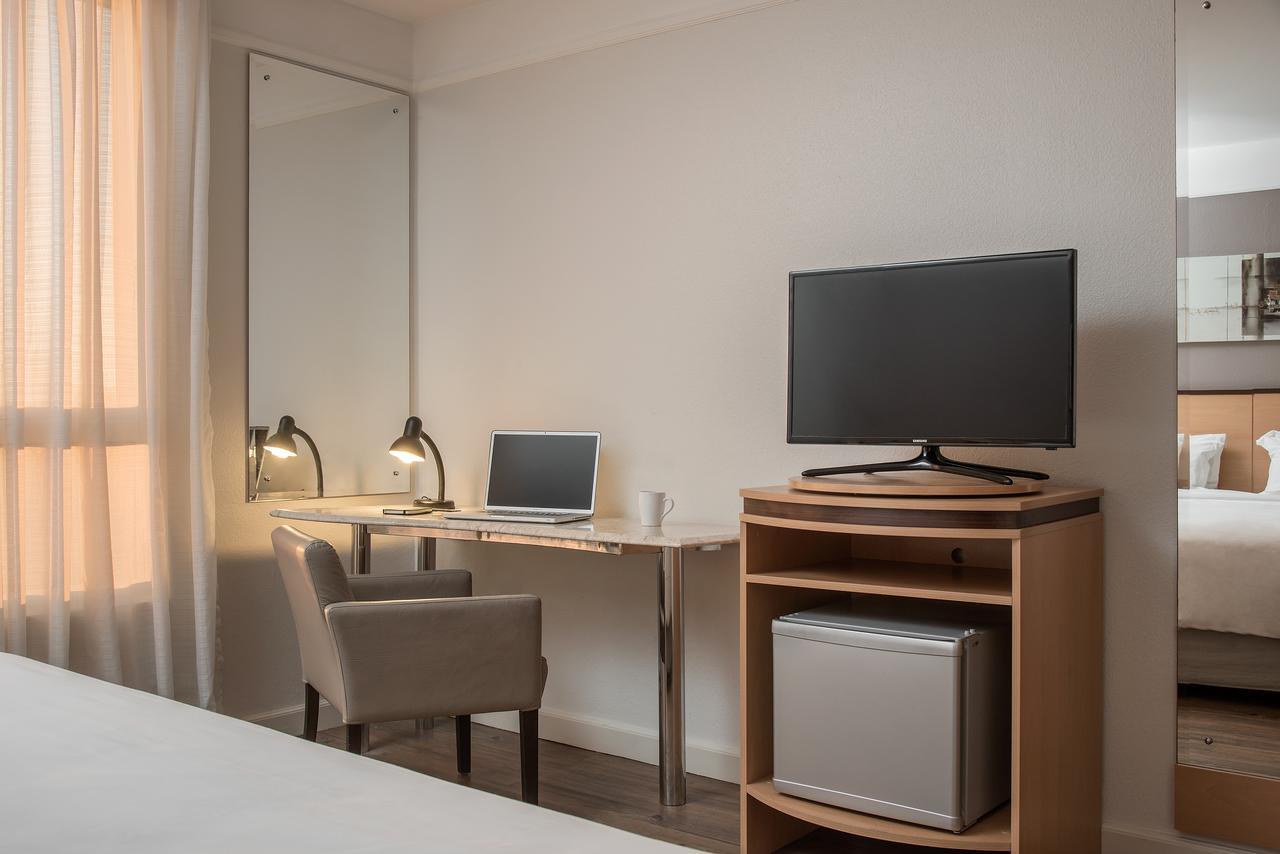 Quarto duplo standard com cama king-size