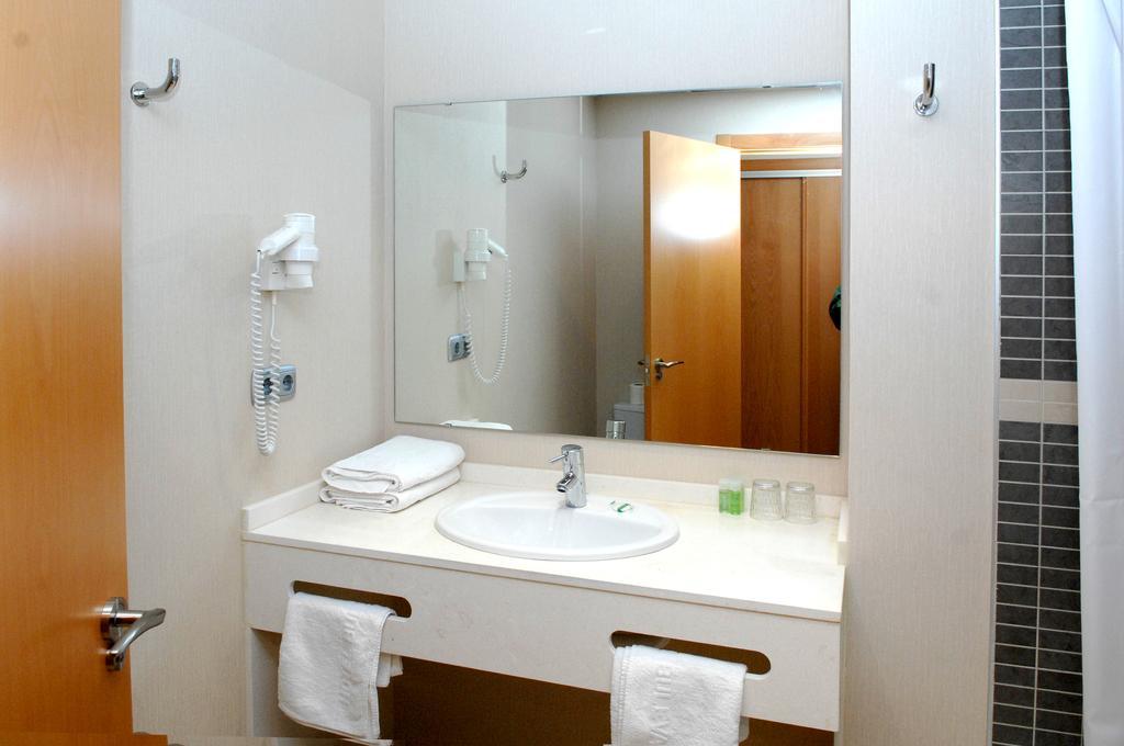 Twin Room,1695740289:JPEG