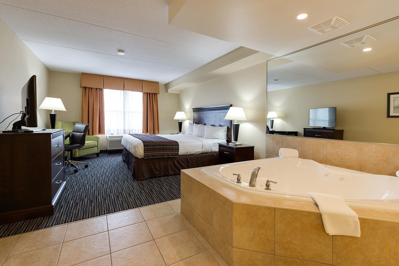 King Suite Spa Bath