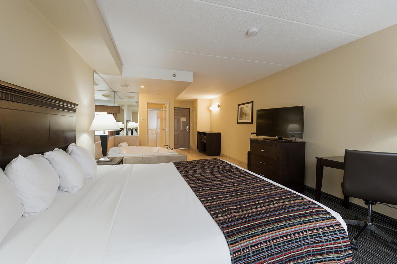 King Suite Spa Bath