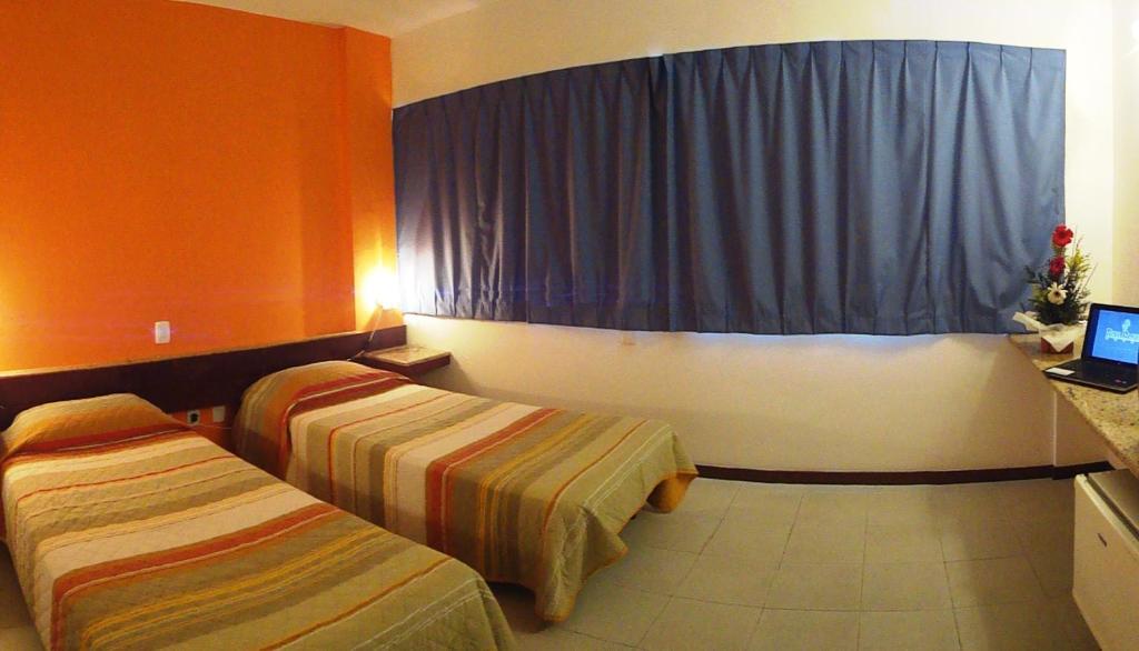 Quarto com 2 Camas de Solteiro