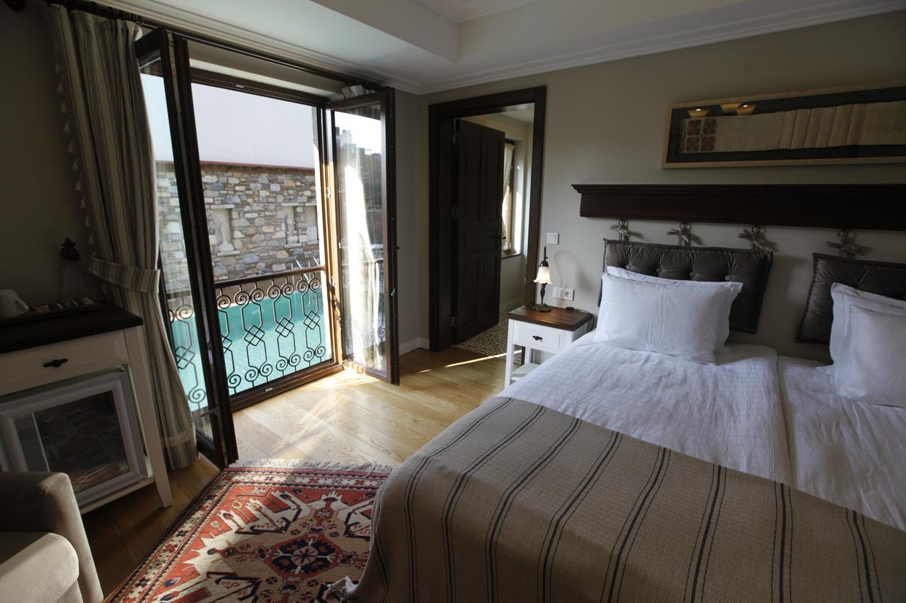 Deluxe Double or Twin Room with Pool View